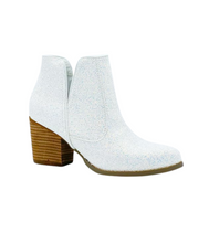 Load image into Gallery viewer, Fiera Booties in White