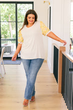 Load image into Gallery viewer, Primrose on Puff Sleeves Top