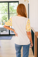 Load image into Gallery viewer, Primrose on Puff Sleeves Top