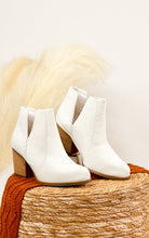 Load image into Gallery viewer, Tarim Bootie in White