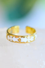 Load image into Gallery viewer, Carolina Hand Crafted White Pattern Ring